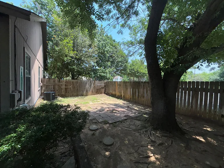 2033 Redwing Way — Photo 14