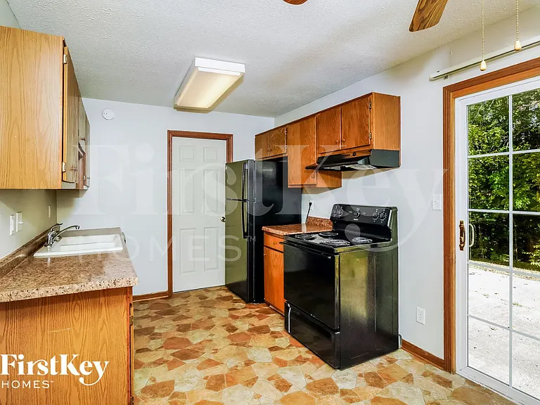 8631 Pleasant Creek Ct — Photo 9