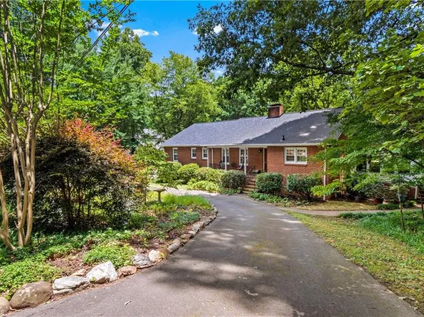2605 Loch Dr, Winston Salem, NC 27106