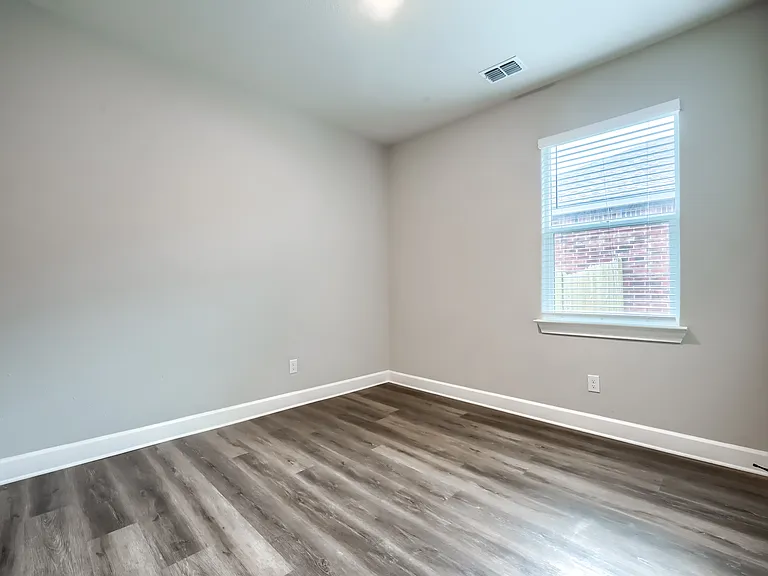 909 Emerson Dr — Photo 17