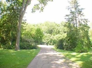 2240 Thorntree Ln, Schaumburg, IL 60067