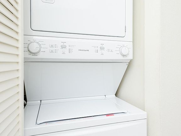 4th image of 2250 N Niagara St APT 112
