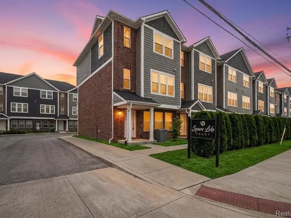 2925 Square Lake Ct, Troy, MI 48085