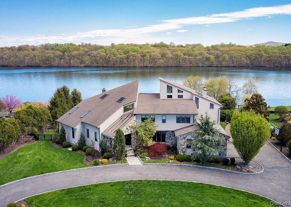 1st image of 22 Fieldstone Court