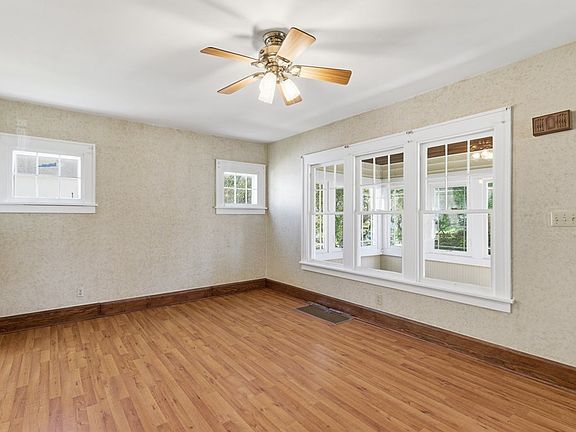 3rd image of 1013 Chestnut St