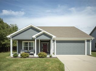 400 NE Chestnut Ct, Oak Grove, MO 64075