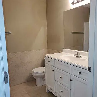 905 W Gay St #A — Photo 4