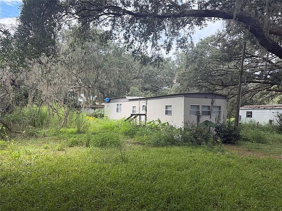 3rd image of 204 JOHNTRY ROAD