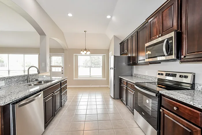 610 Fox Glen Dr — Photo 8