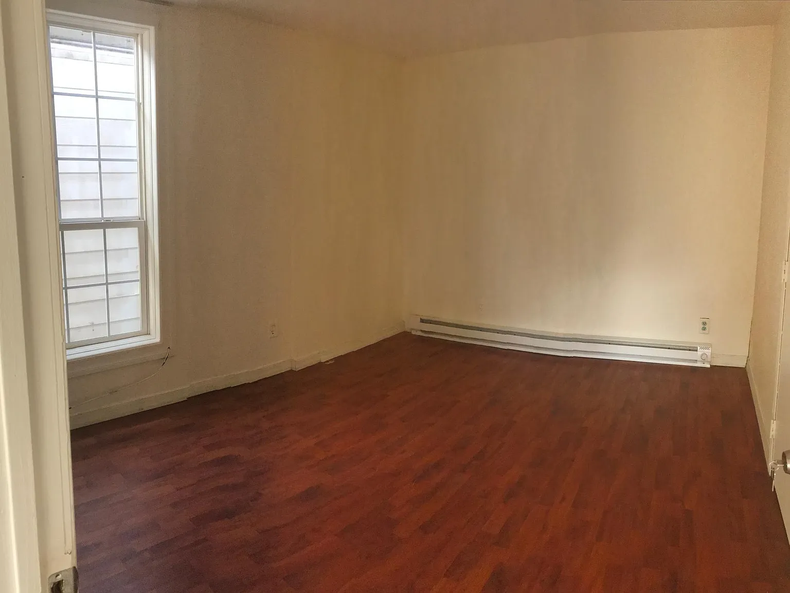 3 bed, 2000 sqft, $1,350 — Photo 1
