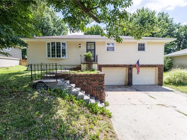 2209 N Leonard Rd, Saint Joseph, MO 64506