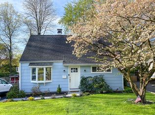 40 Charles Ter, Waldwick, NJ 07463