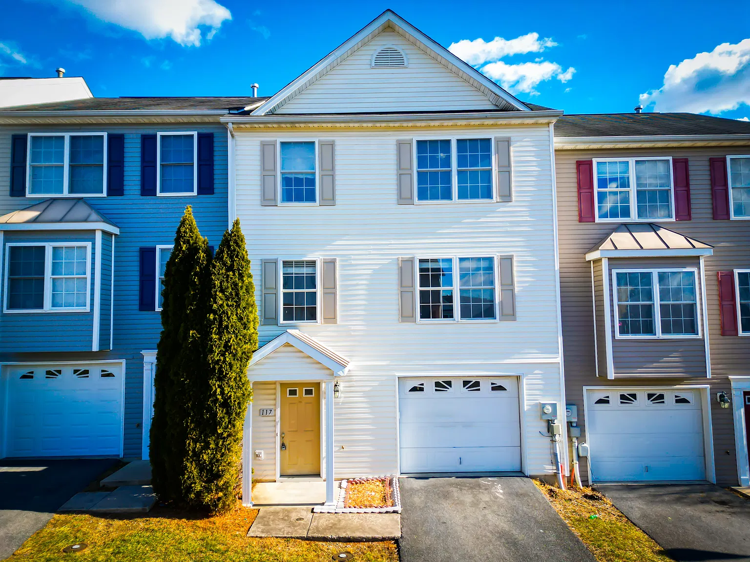 3 bed, 2.5 bath, 1488 sqft, $2,200 — Photo 1