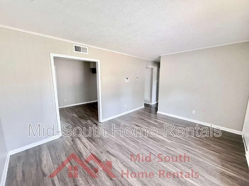 3 bed, 1.0 bath, 916 sqft, $850 — Photo 4