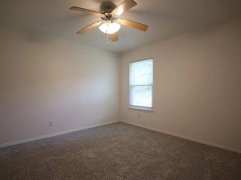 4631 Northpointe Cir — Photo 16