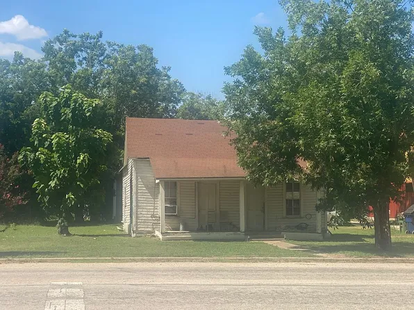 102 Mesquite St, Granger, TX 76530