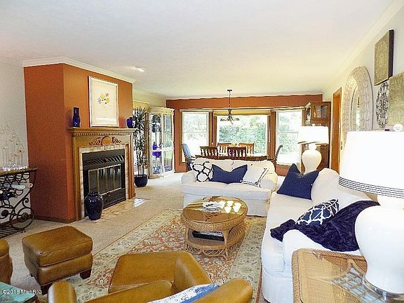 4th image of 933 Pioneer Ave