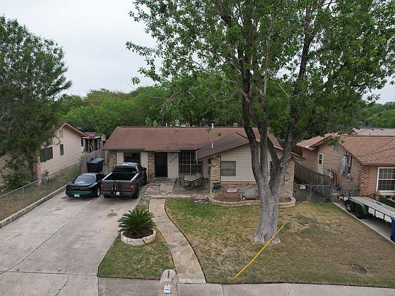 2nd image of 8906 Dede St