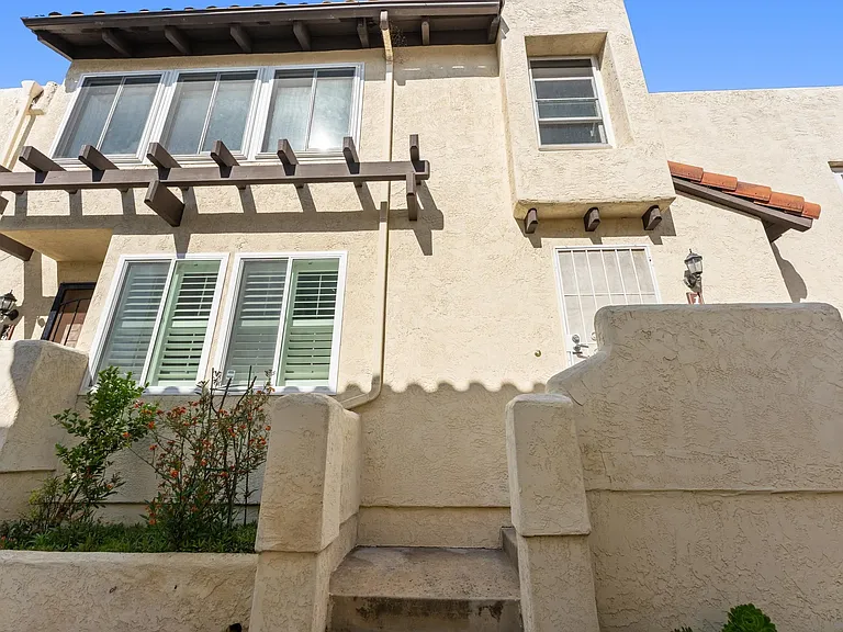 1957 Diamond St — Photo 1