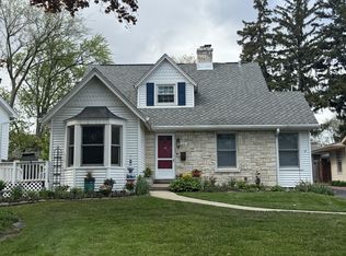 146 Juliet Ct, Clarendon Hills, IL