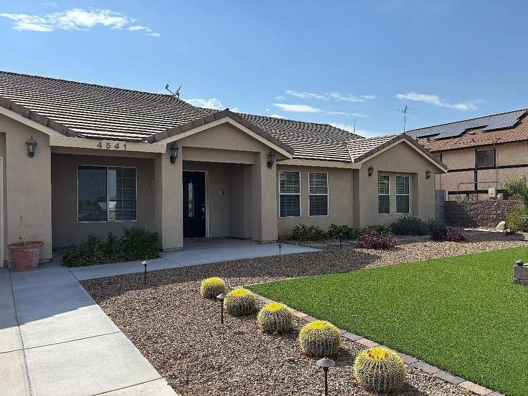 6 bed, 3.0 bath, 3752 sqft, $4,200 — Photo 1