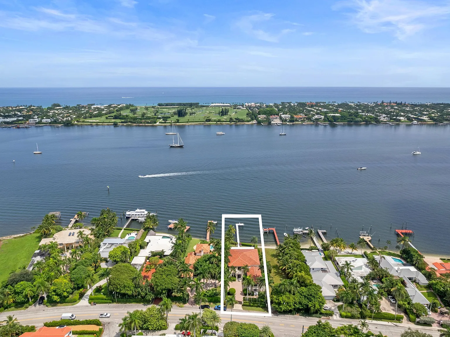 6 bed, 6.5 bath, 9904 sqft, $60,000 — Photo 4