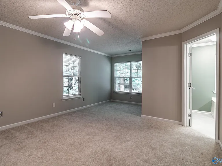 124 Wittington Ln — Photo 21