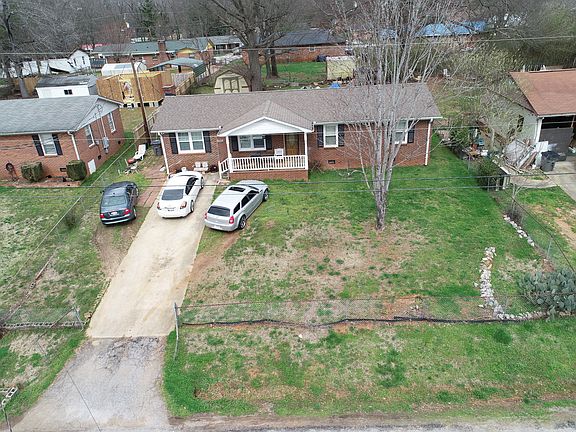 4th image of 220 Bluff Dr