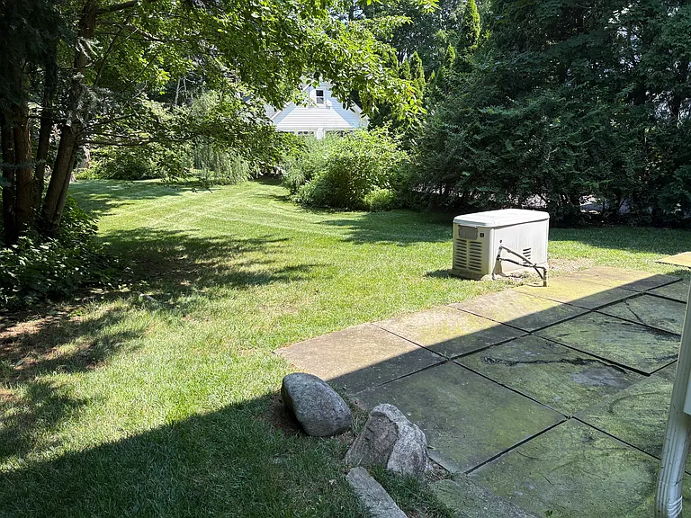58 Benjamin St — Photo 30