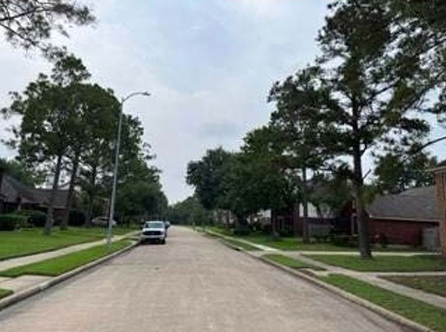 Exterior Neighborhood (street photo)