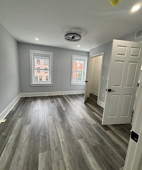 2037 E Cumberland St — Photo 8