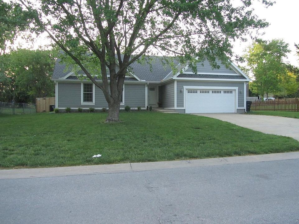 Ranch floor plan with new roof, siding & windows...PLEASE Note: Photos are outdated; in the process of updating