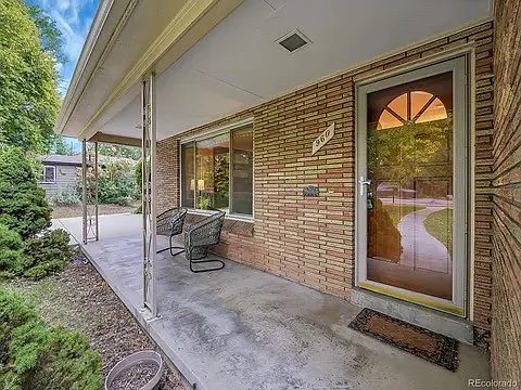 960 Garrison St — Photo 2