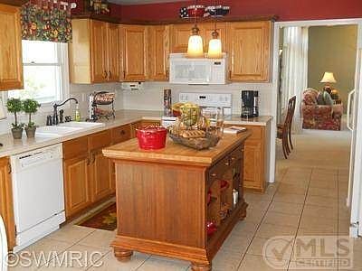 3rd image of 1364 Shorewood Dr