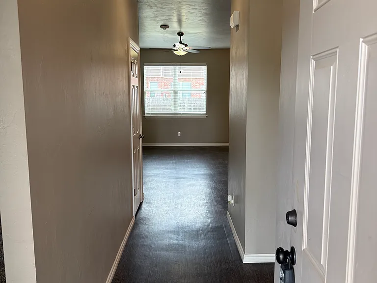 786 SW 13th St — Photo 12
