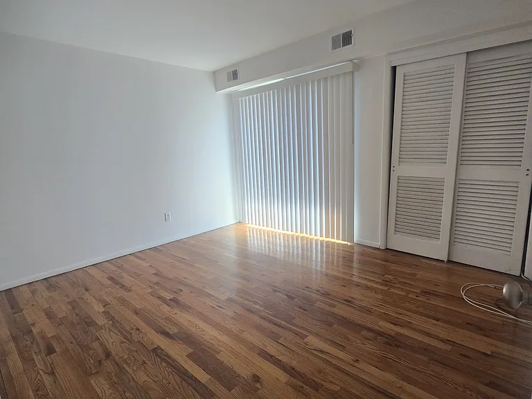 33 Bay Ter #1-A — Photo 9