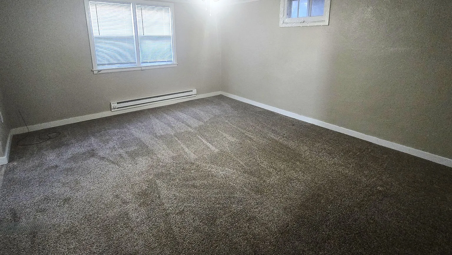 401 W 6th Street — Photo 2