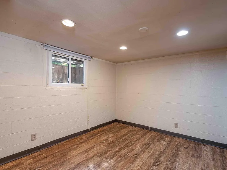 77 W Northwood Ave #C — Photo 22