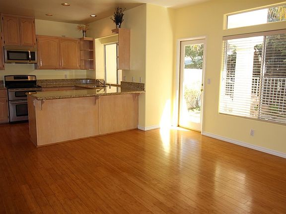 3rd image of 1004 Mountain Oak Pl