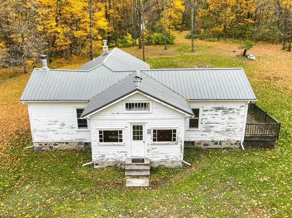 66165 Braybrook Rd, Lawrence, MI 49064