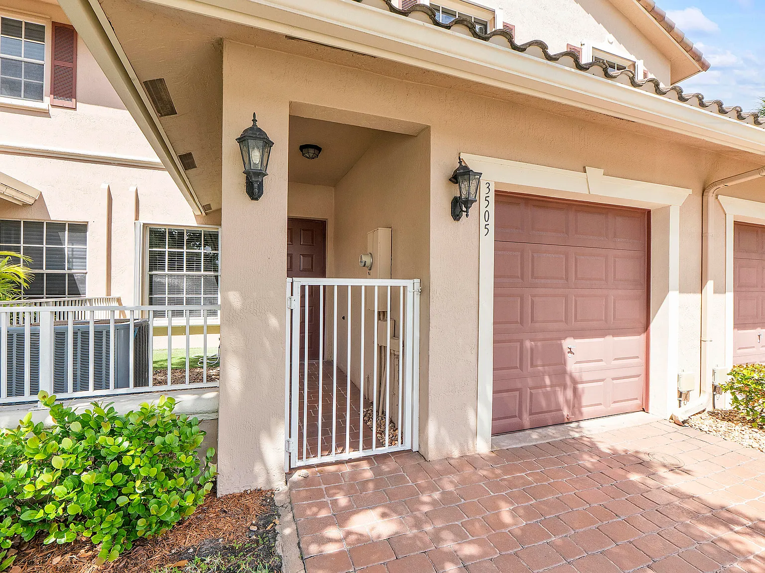 3 bed, 2.5 bath, 1924 sqft, $3,600 — Photo 4