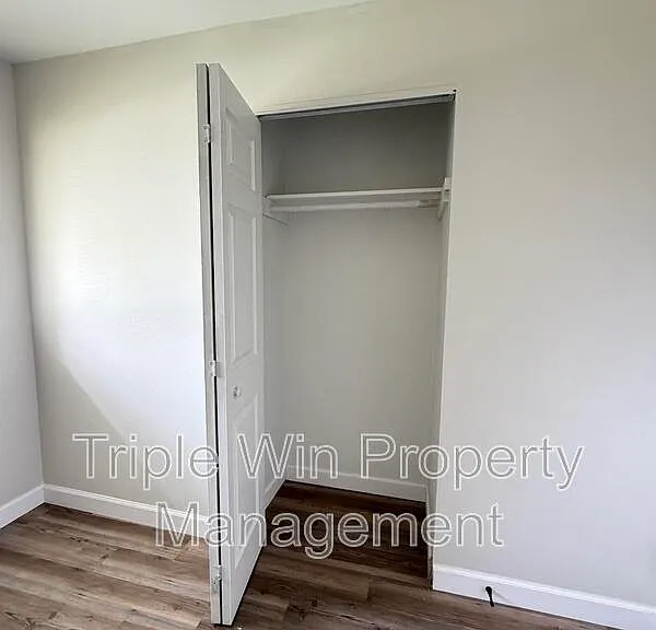 2257 Luxmore Dr — Photo 24