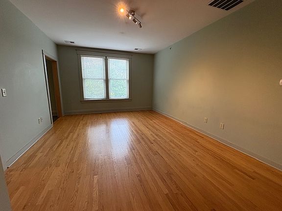 5th image of 5019 Underwood Ave #205