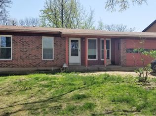 1116 Indian Trails Dr, Saint Louis, MO 63132
