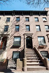 371 Clinton Street in Carroll Gardens