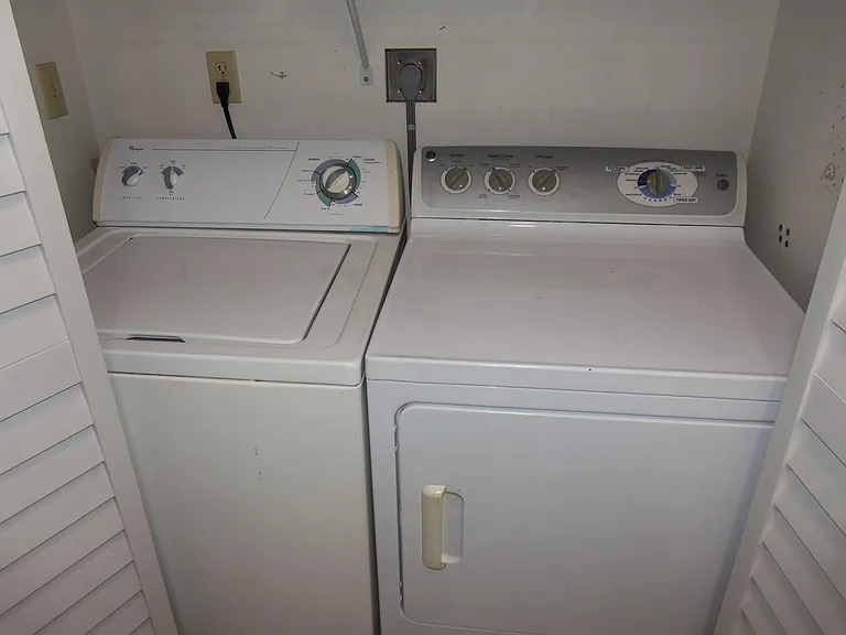 105 Half Moon Cir #F2 — Photo 18
