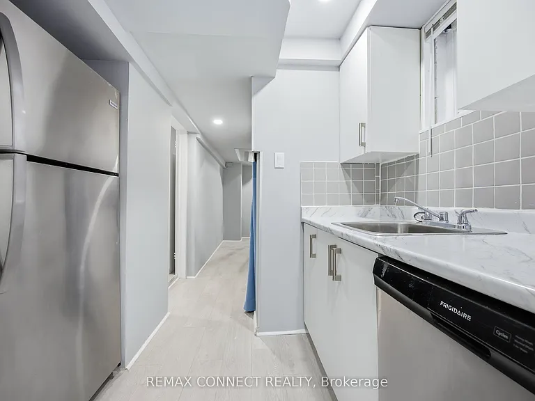 50 Palmerston Ave #LOWER — Photo 4