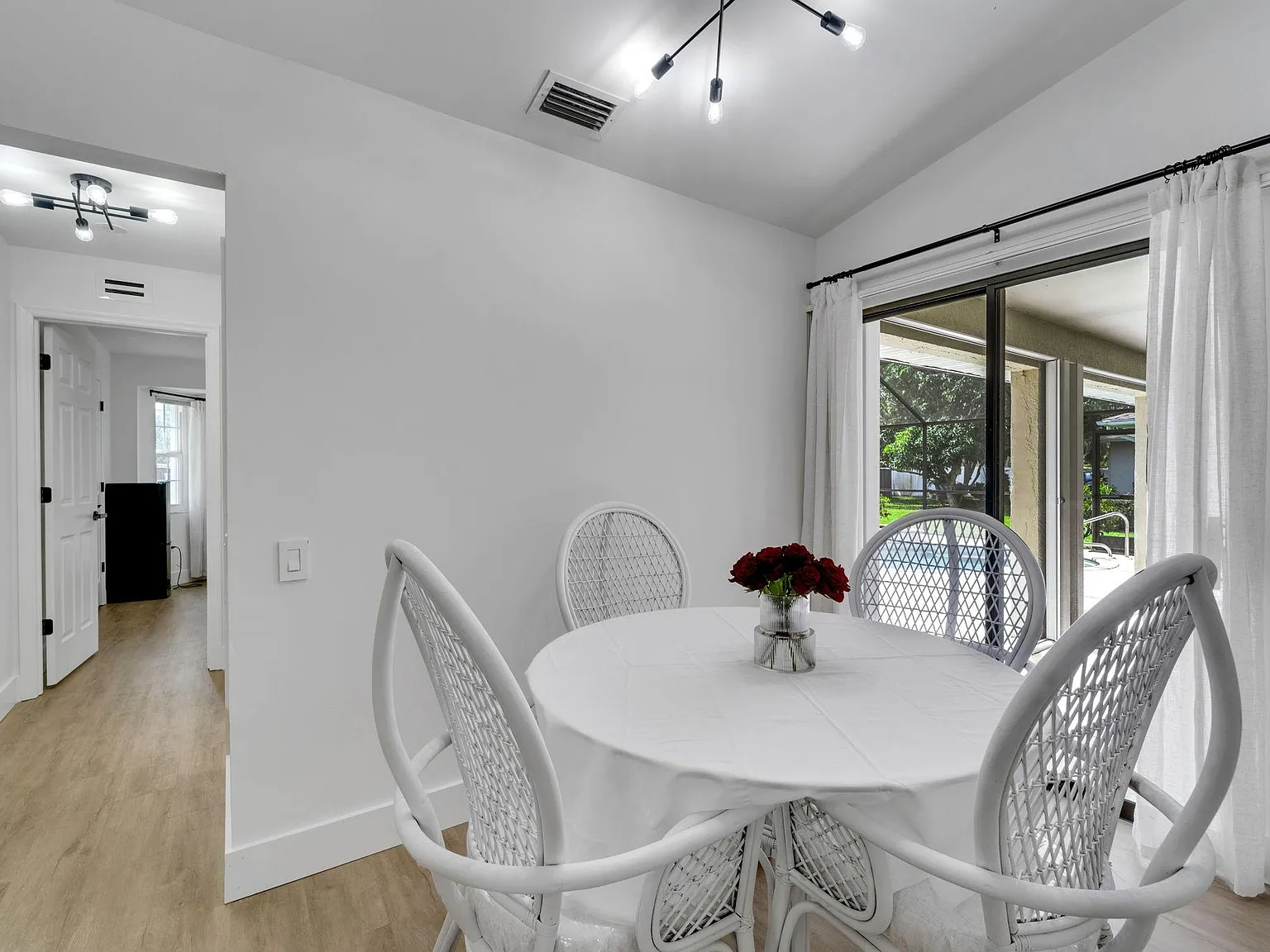 4 bed, 2.0 bath, 1912 sqft, $975 — Photo 3