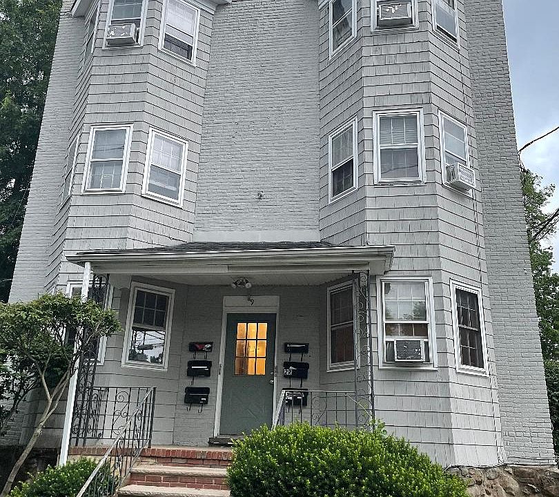 1st image of 9 Cedar St #3