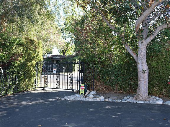 3rd image of 4441 Matilija Ave